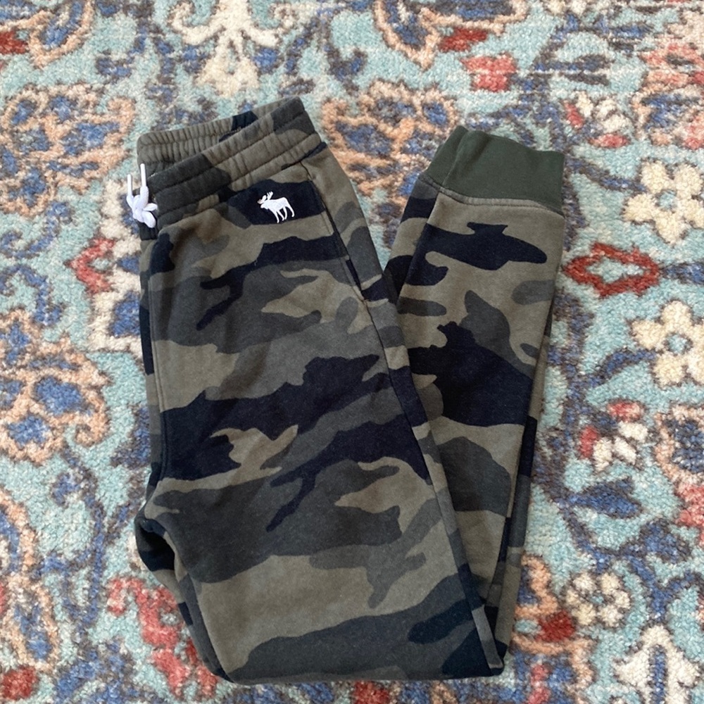 Abercrombie kids camo sweats, boys size 13/14